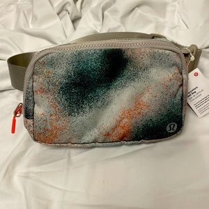 Lululemon everywhere belt bag very cute and trendy authentic